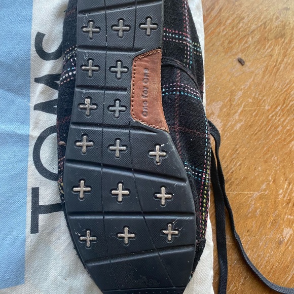 TOMS Black Multicolored Lace Up Shoes - Picture 6 of 6